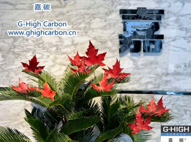 陣陣秋風起，片片楓葉紅