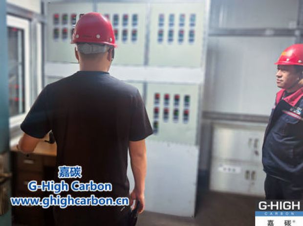 現(xiàn)場負(fù)責(zé)人嚴(yán)謹(jǐn)把關(guān)，確保生產(chǎn)高效安全